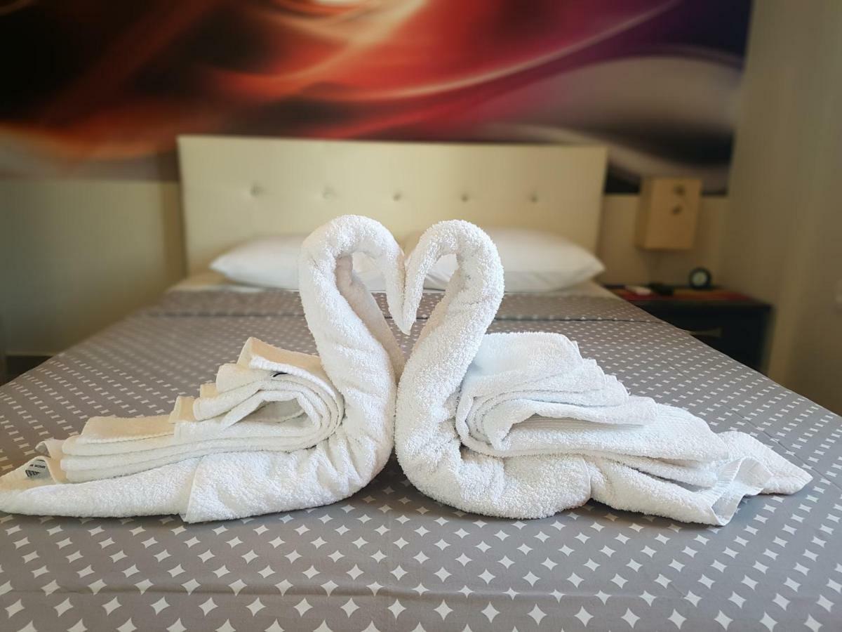 Betty'S Central Suite อเล็กซานโดรโพลิส ภายนอก รูปภาพ